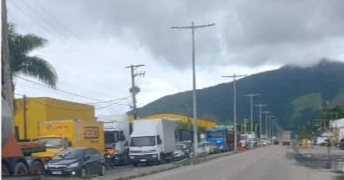 Região tem dia de caos no trânsito nesta segunda-feira (22)