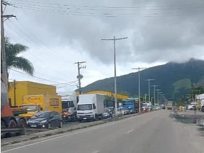 Região tem dia de caos no trânsito nesta segunda-feira (22)