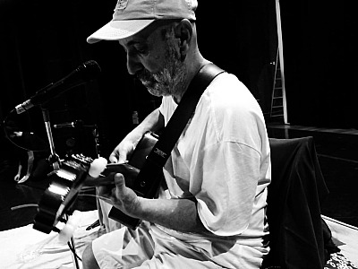 Músico e compositor Nando Luz lança livro de poesia em São Sebastião