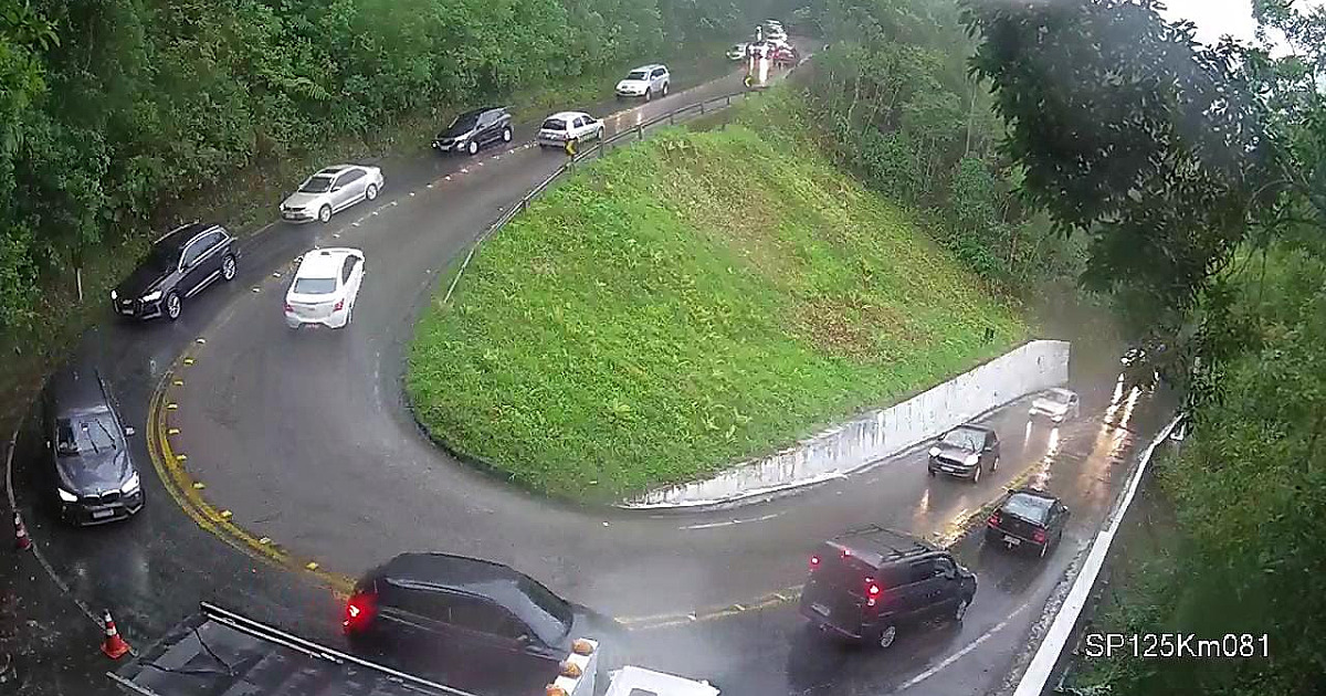 Rodovia dos Tamoios recebe interdição no sentido litoral durante a madrugada desta quarta-feira (5)