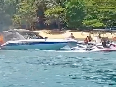 Após susto de incêndio em lancha, Polícia Ambiental resgata turistas no mar da Ilha Anchieta