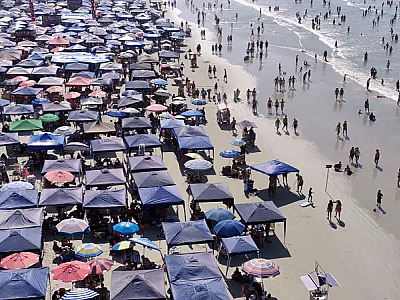 Ubatuba aprova projeto de lei que proíbe barracas e tendas nas praias