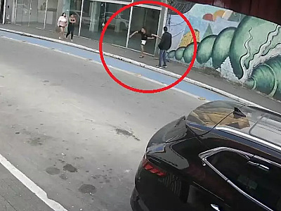 Aglomeração e desordem geram insegurança no centro de Ubatuba