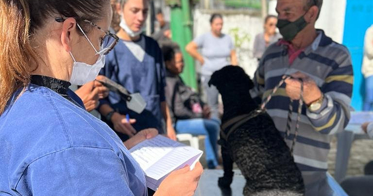 Animais de estimação dos moradores do Green Park foram imunizados em duas ações do Centro de Referência Animal (CRA) de Ilhabela