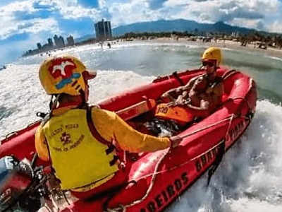 Mulher e pescador são resgatados após queda de parapente no mar em Caraguatatuba