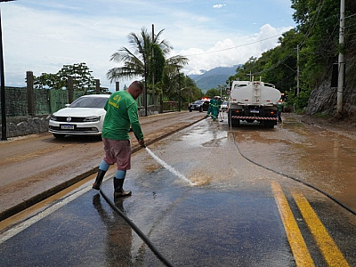 Com 165 mm de chuva Ilhabela registra moradores desalojados e interdição de estrada