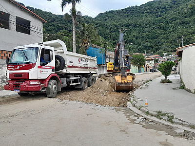 Prefeitura interdita a rua Júlio Prestes, no Itatinga, para obras de pavimentação