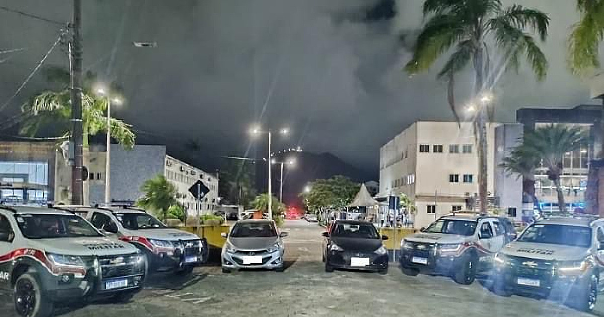 Ladrões de carros tentam comprar com cartões roubados e acabam presos em Caraguatatuba