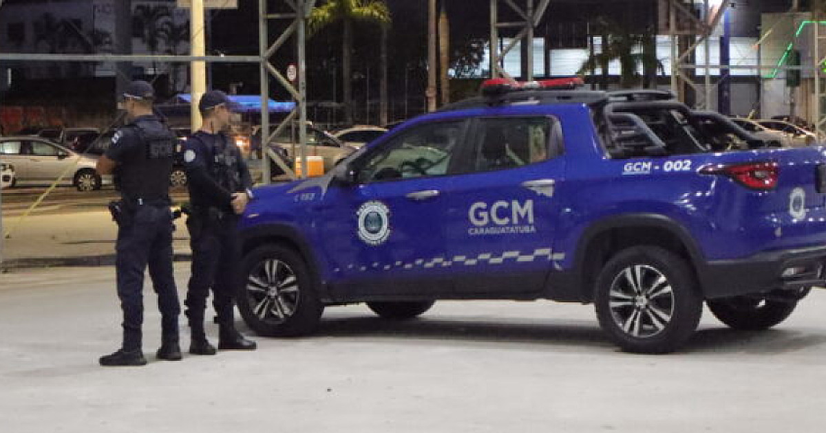 Motociclista atropela duas pessoas e é preso após perseguição da Guarda Civil em Caraguatatuba
