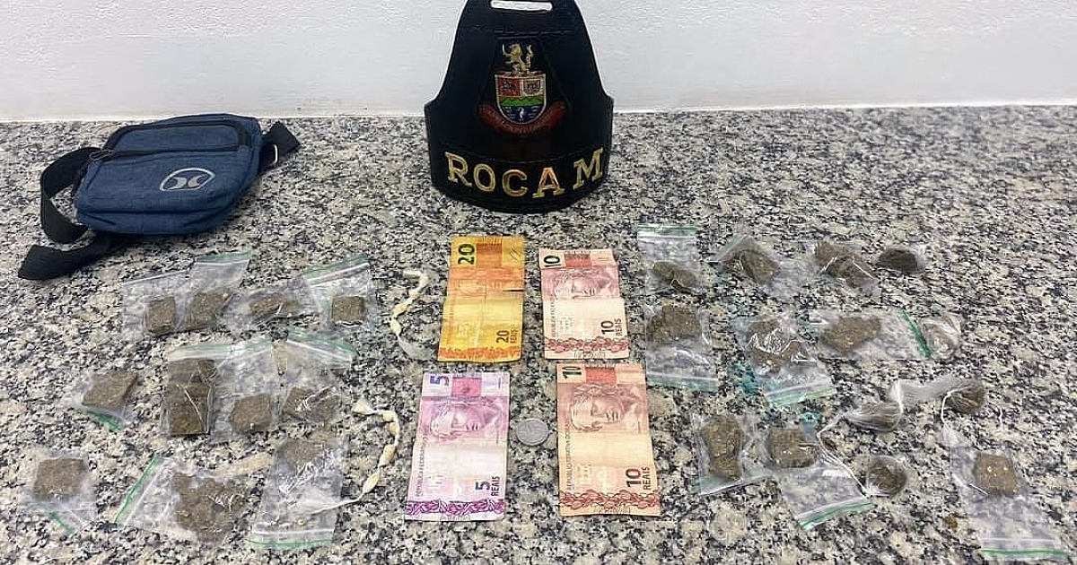 PM apreende adolescente que escondia estoque de droga em cima do guarda roupa