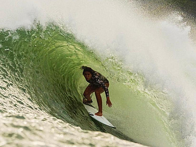Em um esporte machista como o surfe, presença de Sophia Medina garante leveza ao Mundial Junior na Califórnia 