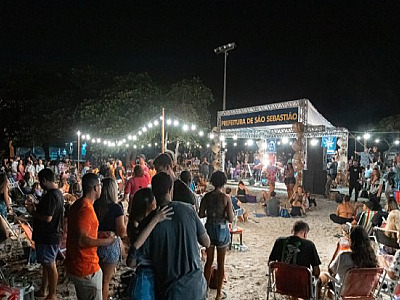Luau promete animar a Praia do Arrastão com shows de Daniel Navarro e Banda Dr. Drive neste sábado