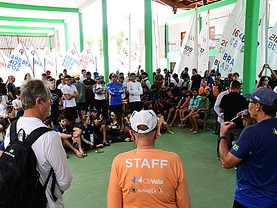 Mais de 120 jovens velejadores disputam a 12ª Copa Brasil de Vela em Ilhabela