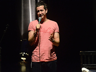 Comediante Afonso Padilha apresenta ‘Show Solo’ nesta sexta-feira no Teatro Mario Covas