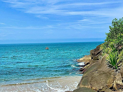 Com baixa atuação da frente fria, LN deve ter fim de semana típico de verão com recorde de praias poluídas