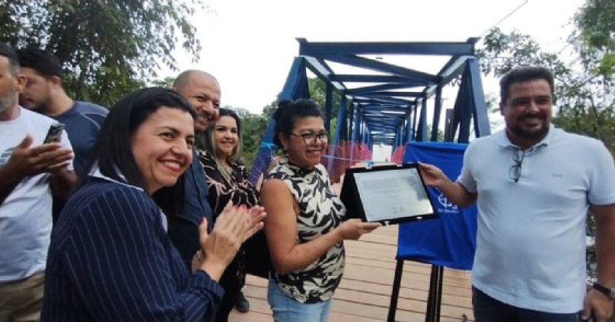 Moradores comemoram entrega na nova Ponte do Pielo, em Barra do Una