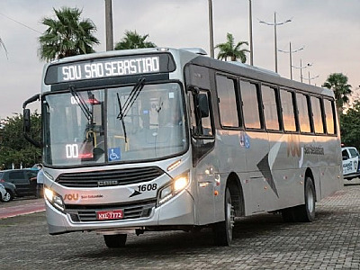 VÍDEO: Transporte em São Sebastião é normalizado após protesto por atraso no 13º salário
