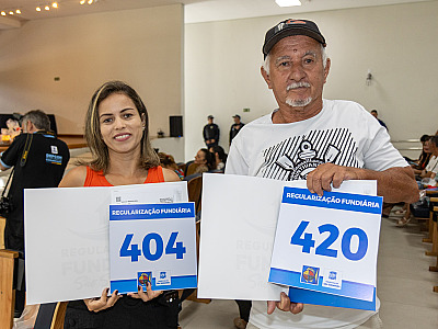 Moradores da Enseada comemoram entrega de matrículas da regularização fundiária