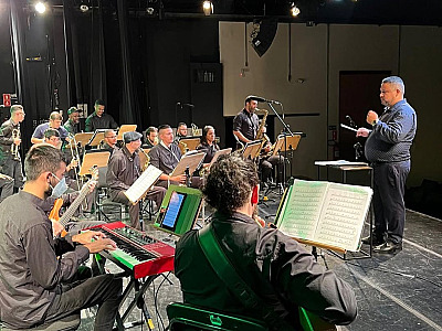 Teatro Vermelhos comemora 10 anos com apresentação da Orquestra Popular de Ilhabela e shows de grandes nomes nacionais