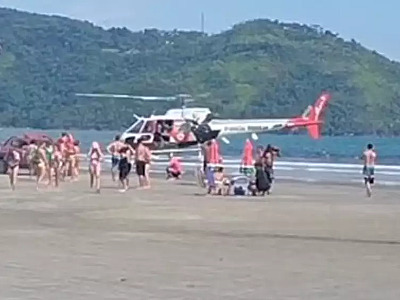 Adolescente é resgatado após bater a cabeça no mar em Ubatuba