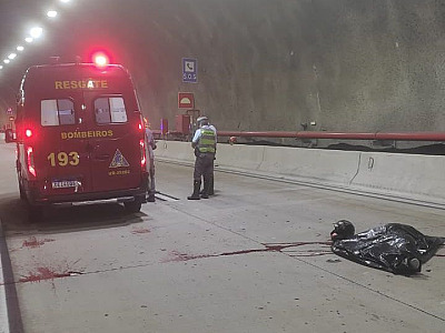 Colisão dentro de túnel do Contorno Sul mata condutor de moto e deixa adolescente ferido em São Sebastião