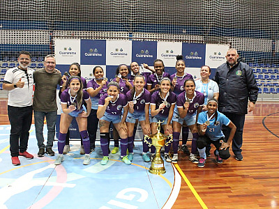 Equipe de futsal feminino de Caraguatatuba é campeã invicta da Copa Regional de Guararema