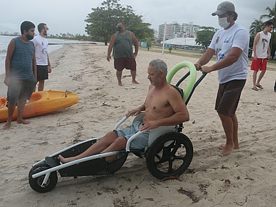 Retorno do programa Praia Para Todos é marcado pela inclusão social e esportiva de autistas e PCDs
