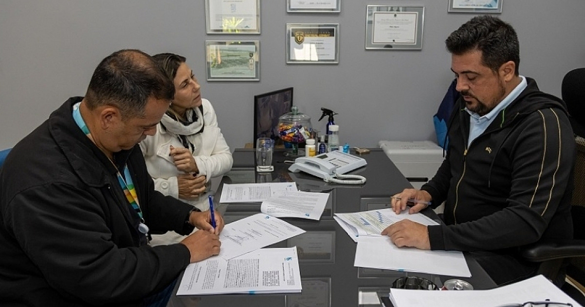 Prefeitura de São Sebastião firma parceria para levar saneamento básico a quatro núcleos em processo de regularização