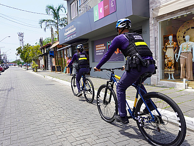Prefeitura de São Sebastião reforça segurança com patrulhamento de bicicleta no Centro