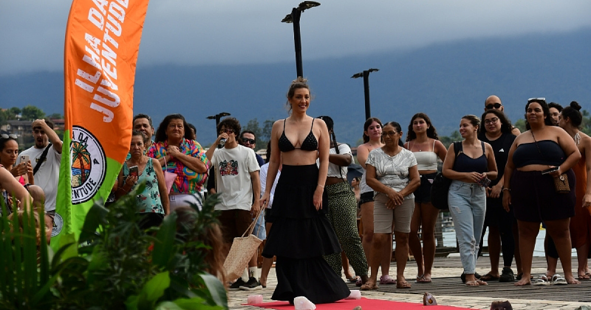 Desfile de moda encerra a 2ª Ilha da Juventude e celebra o comércio de Ilhabela