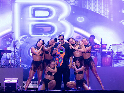 Verão Show 2026 reúne milhares de pessoas em São Sebastião com shows de Belo, Gustavo Mioto e Alexandre Pires