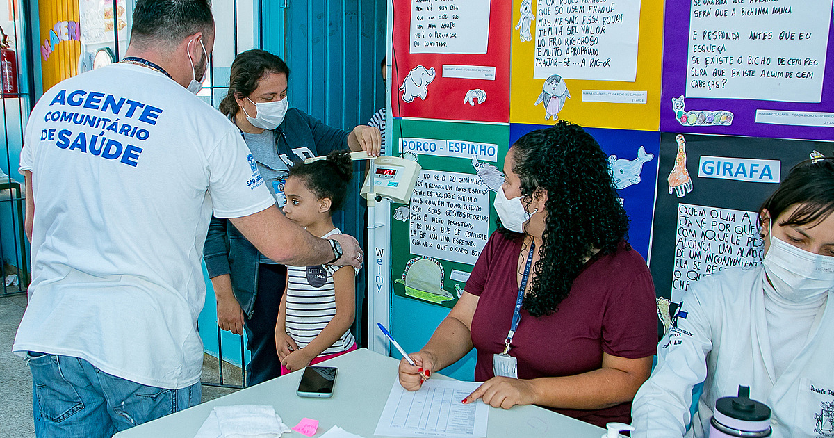 Alunos da rede municipal recebem vacinação na escola