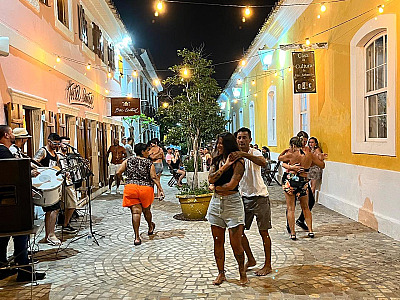 Fim de semana dá prévia do verão e lota cidades do LN