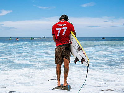 Depois da vitória em El Salvador, Toledo encontra Kelly Slater em bateria estrelada em Saquarema no WCT