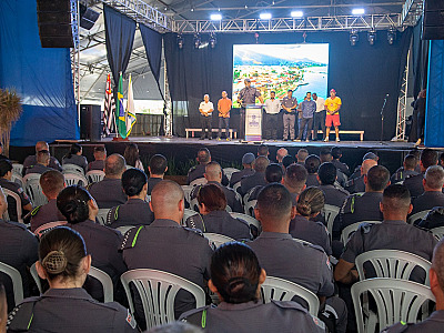 Felipe Augusto recepciona policiais militares da Operação Verão 2023