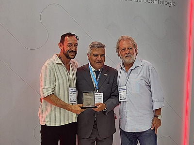 Toninho Colucci recebe homenagem no 42º Congresso Internacional de Odontologia de São Paulo