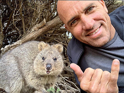 Toledo se une a Kelly Slater contra a instalação de torre para juízes no mar do Tahiti