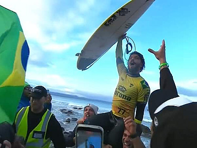 Filipe Toledo conquista vaga olímpica em Paris após vitória em J-Bay