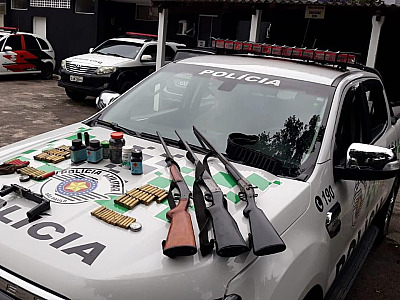 Ambiental apreende arsenal de caça em Ubatuba; caçadores fugiram