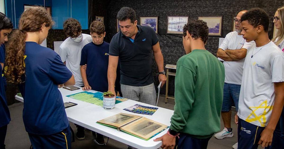 Prefeito Felipe Augusto visita exposição “São Sebastião sob o olhar de Agnello Ribeiro dos Santos”