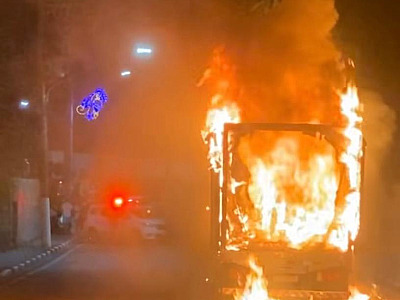 Caminhão explode no Sul e botijão de gás no meio da Praia do Perequê em Ilhabela pouco antes da virada