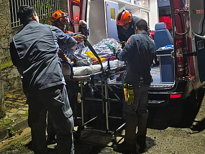 Homem alemão é resgatado após cair de cachoeira de 6 metros em Ilhabela