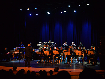Orquestra Popular de Ilhabela encanta público presente no Teatro Municipal de Ubatuba