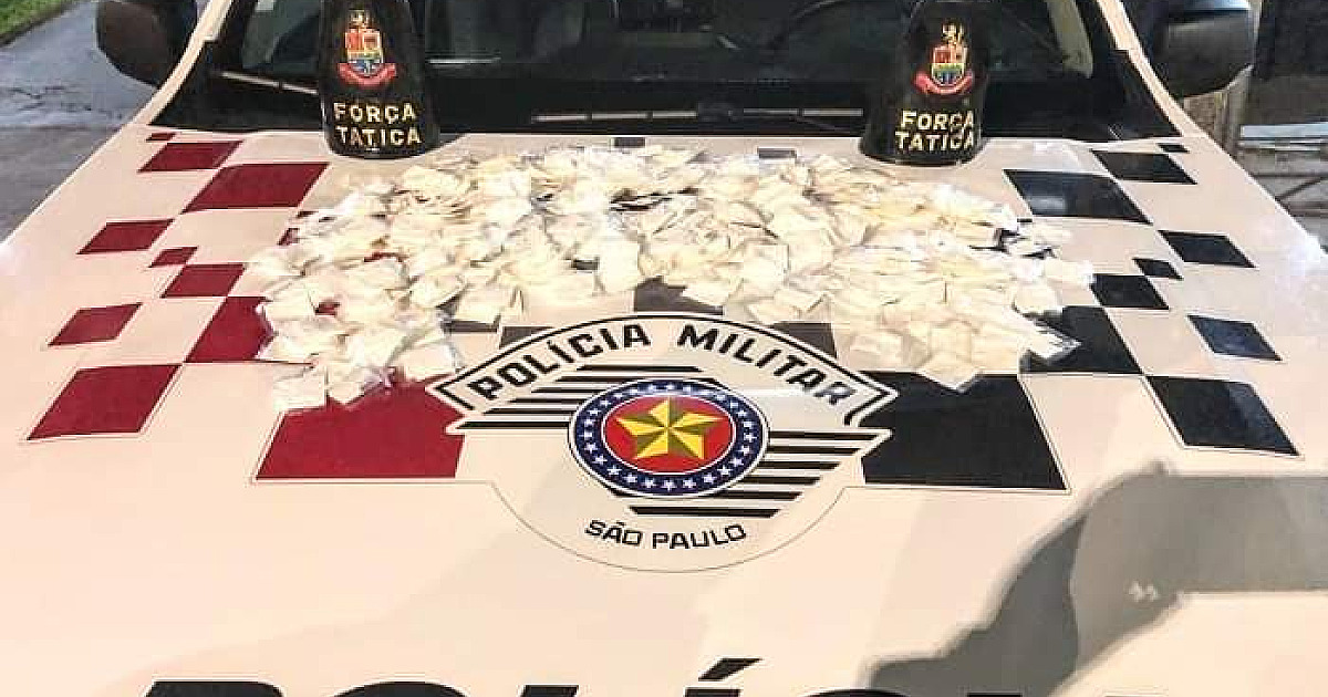 PM prende dupla de "vapores" com 600 papelotes de cocaína em Caraguatatuba
