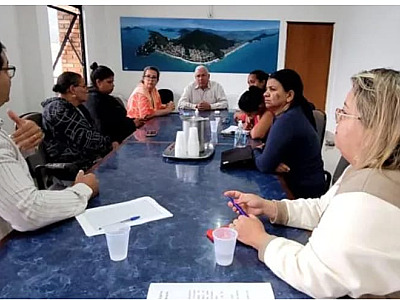 Após passar noite acampados em frente a prefeitura, moradores do Jardim das Pedras conseguem reunião com prefeito de Ubatuba