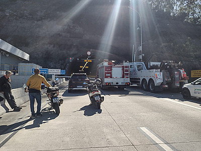 Túnel é fechado por pane em motor de veículo e assusta motoristas na Rodovia dos Tamoios