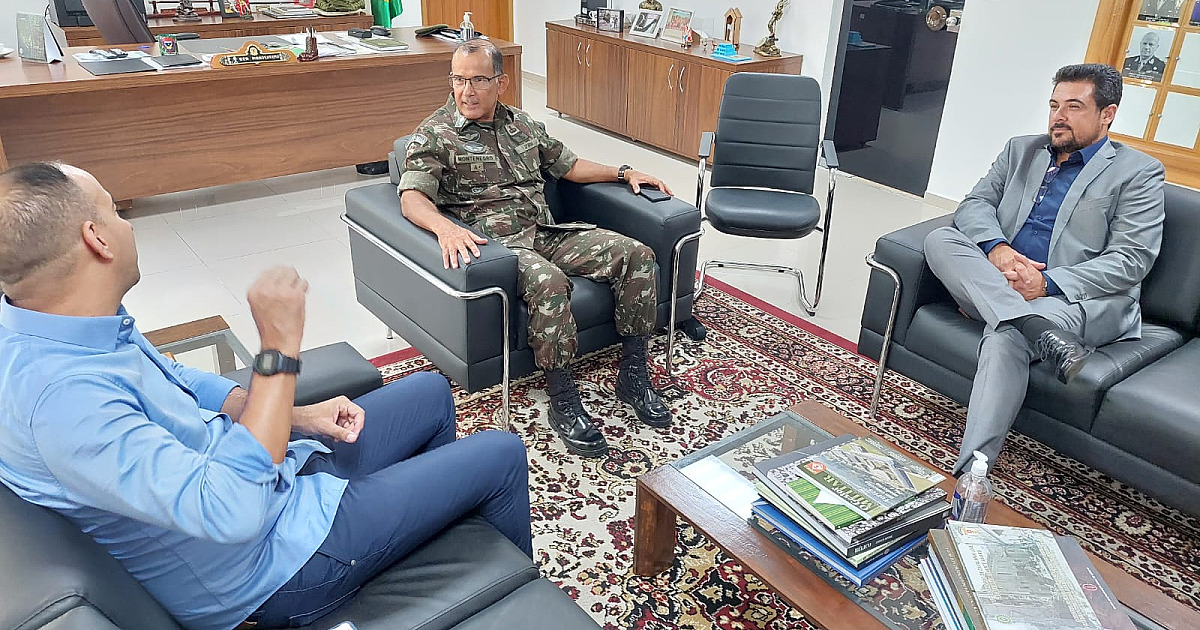 Felipe Augusto discute temas de interesse nacional em encontro com General Montenegro e Deputado Paulo Alexandre Barbosa