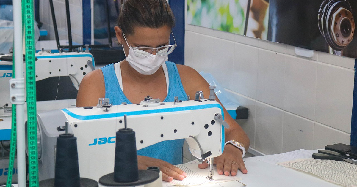 Prefeitura inicia cursos profissionalizantes gratuitos 'Roteiro de Costura' e 'Corte Costura e Modelagem' no CIP Topolândia