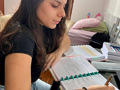 Fugir do clichê e apostar no contexto: estudante que tirou nota mil no Enem 2021 dá dicas para atingir pontuação máxima
