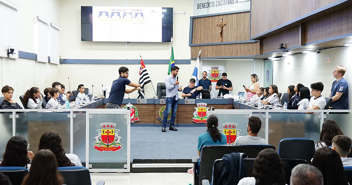 Jovens Vereadores participam de reunião na Câmara Municipal